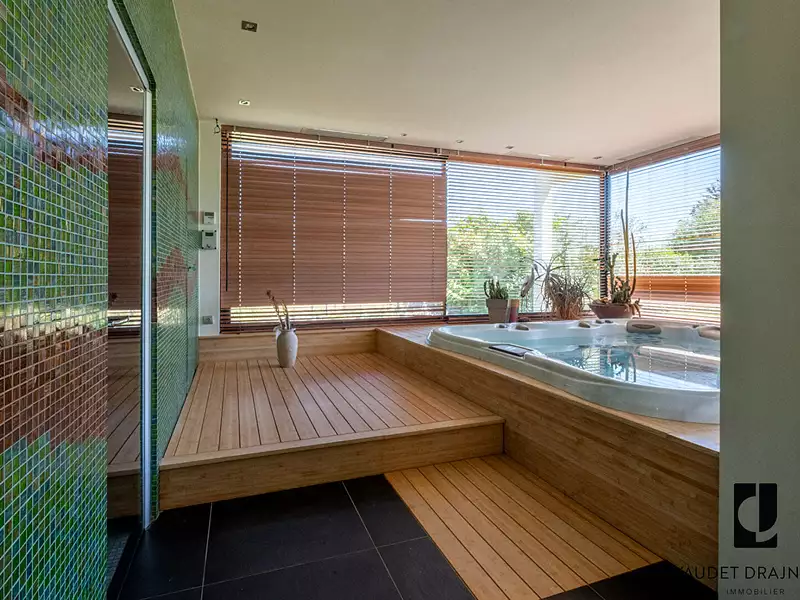 Maison, 323,3 m²
