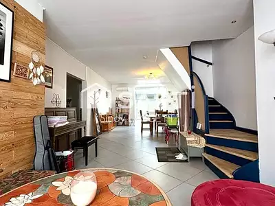 Maison, 201 m²