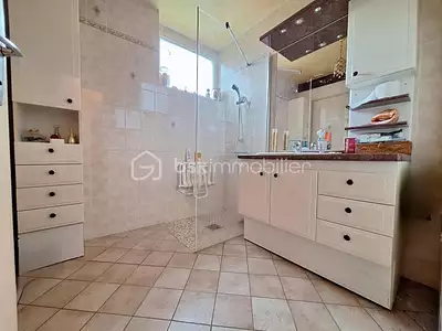 Maison, 197 m²