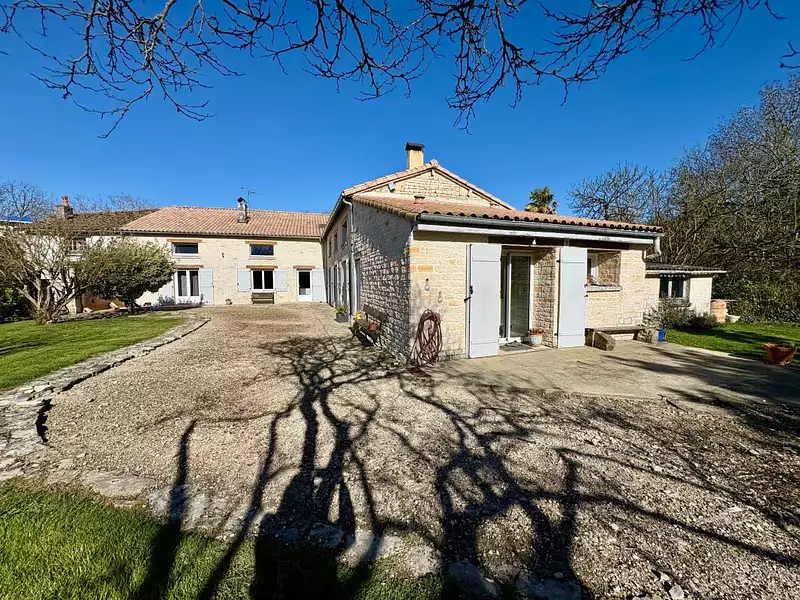 Maison, 255 m²
