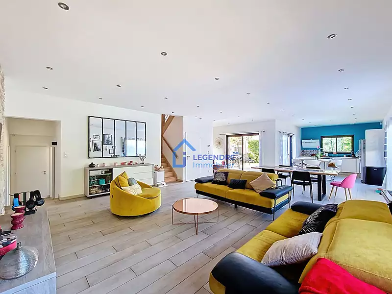 Maison, 250 m²