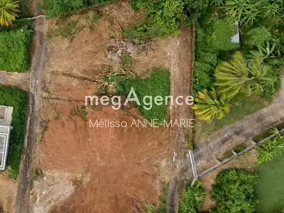 Terrain, 700 m²