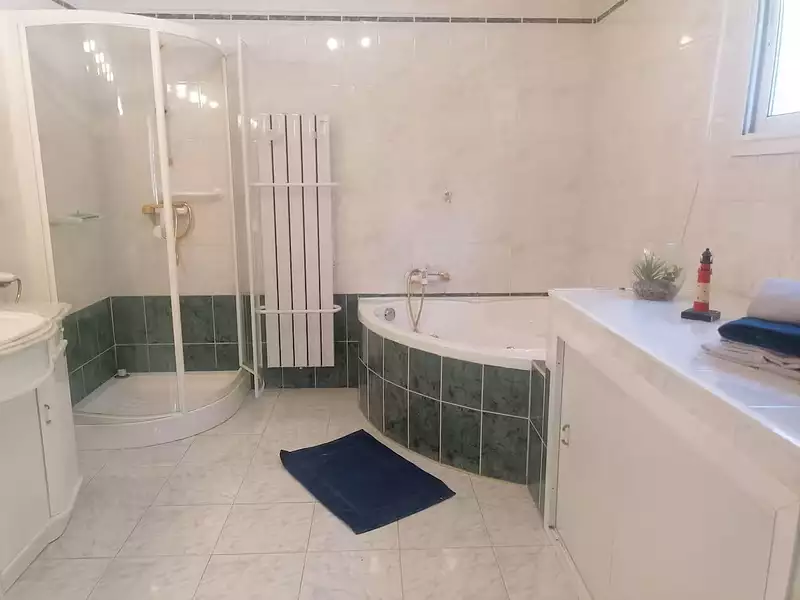 Maison, 196 m²