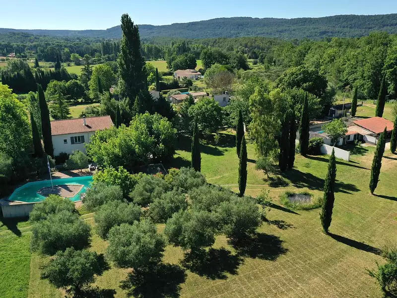 Maison, 245 m²