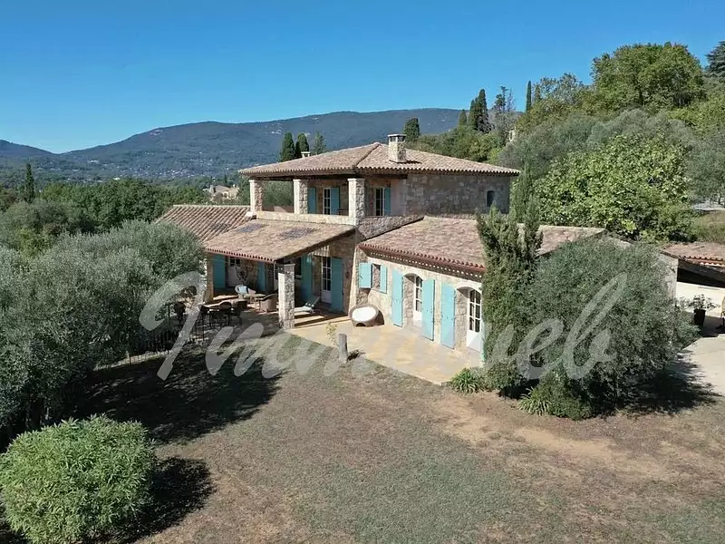 Maison, 240 m²