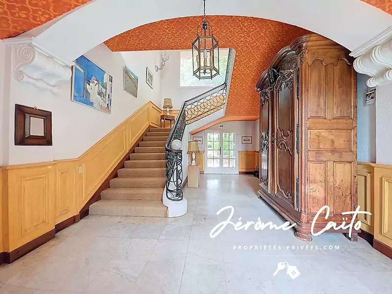 Maison, 858 m²