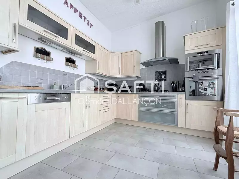 Maison, 210 m²