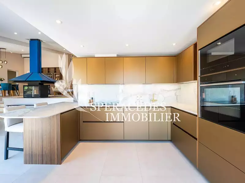 Maison, 180 m²