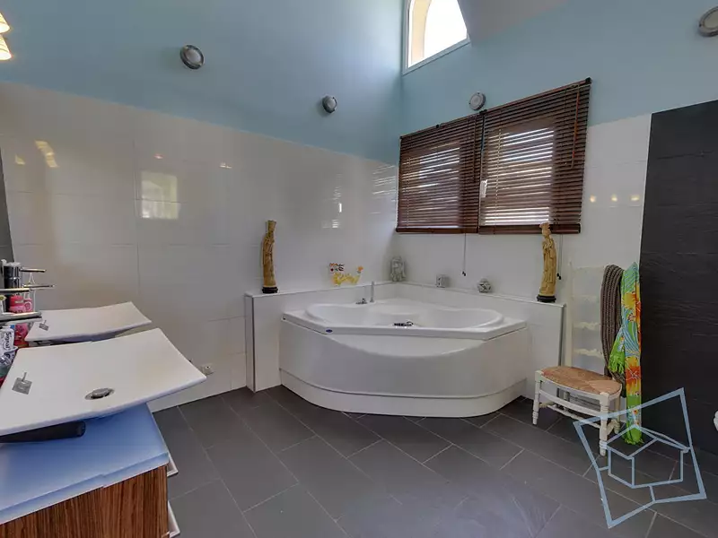 Maison, 205 m²