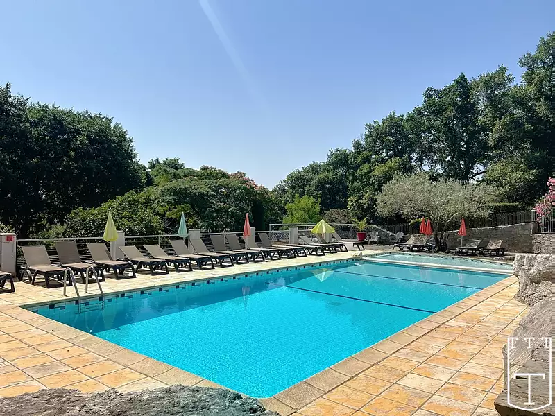 Maison, 640 m²