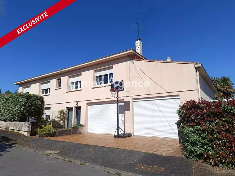 Maison, 240 m²
