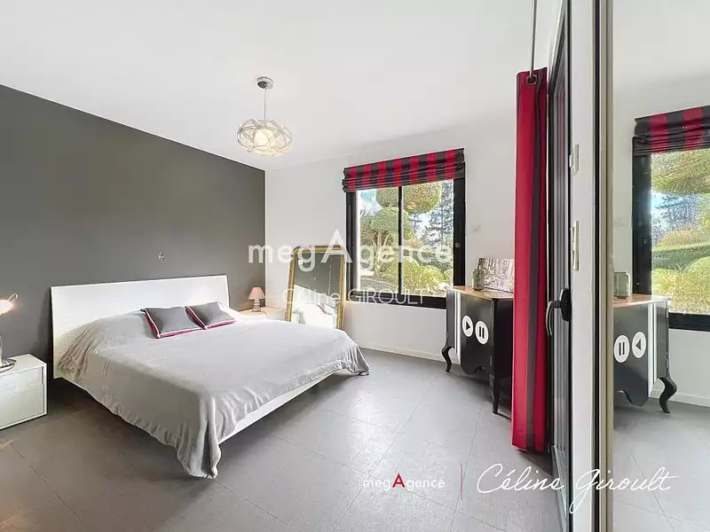 Maison, 240 m²