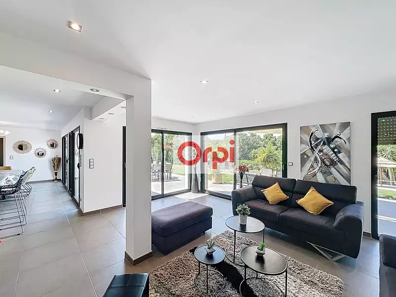 Maison, 169 m²