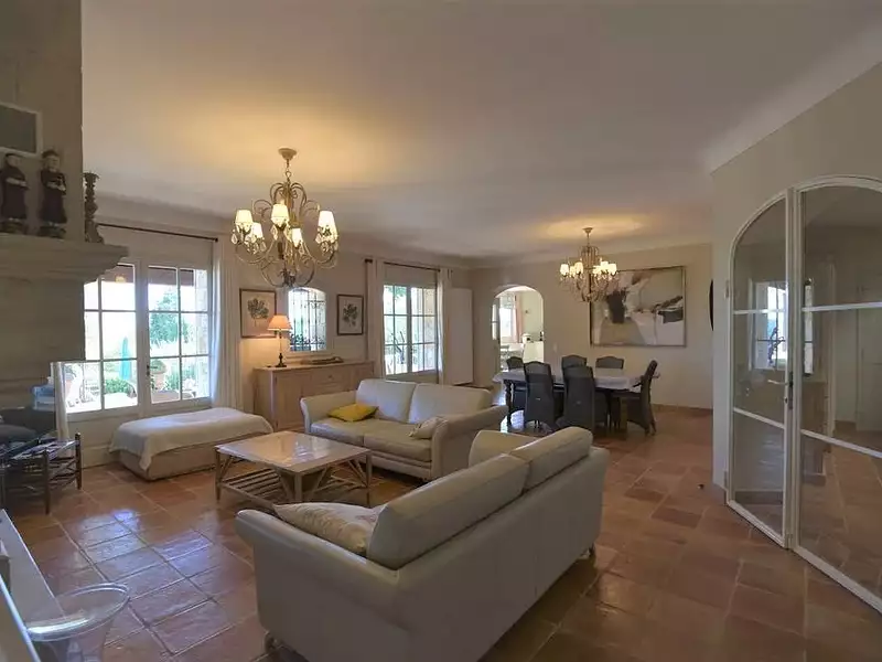 Maison, 240 m²
