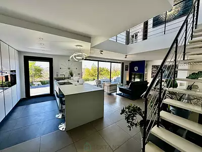Maison, 166 m²