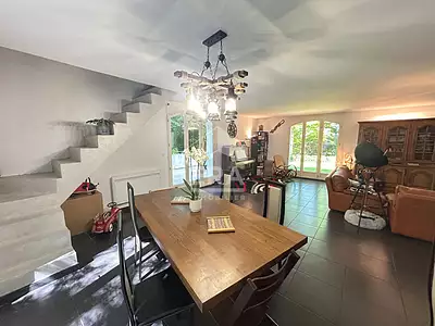 Maison, 242 m²