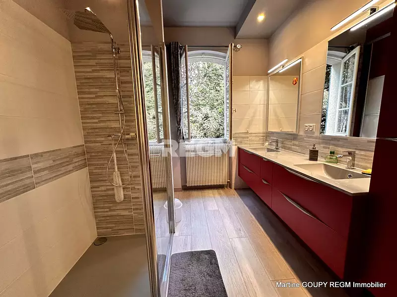 Maison, 250 m²