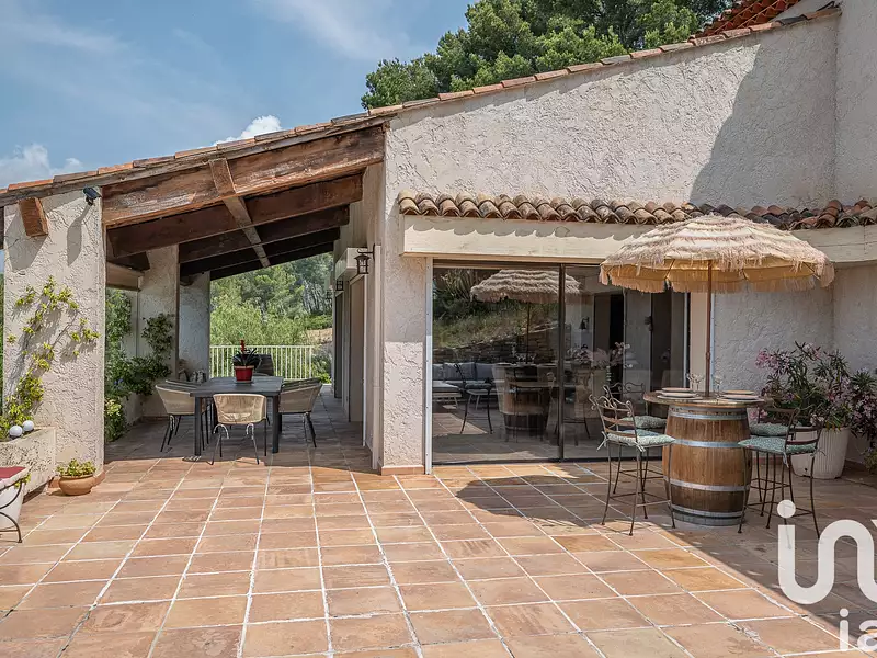 Maison, 381 m²