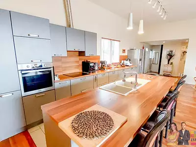 Maison, 384 m²