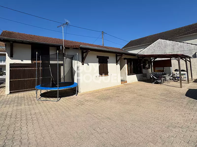 Maison, 759 m²