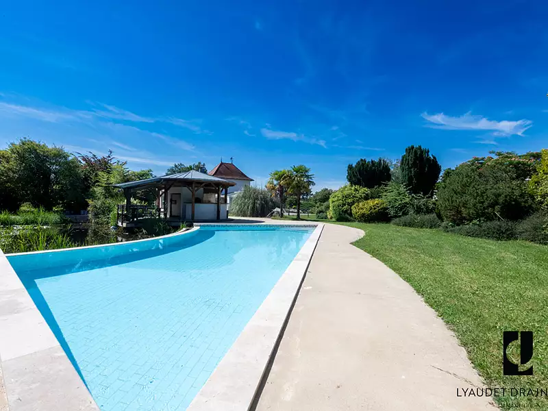 Maison, 323,3 m²