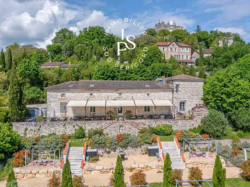 Maison, 666 m²