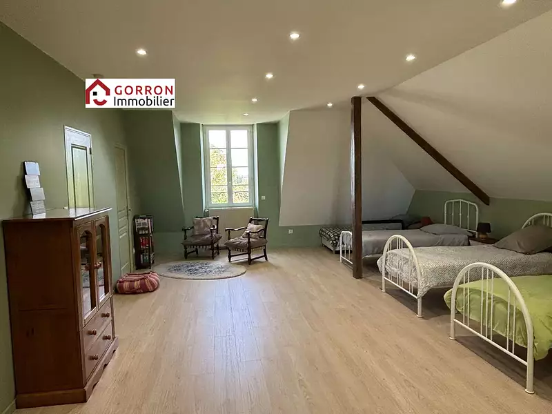 Maison, 255 m²