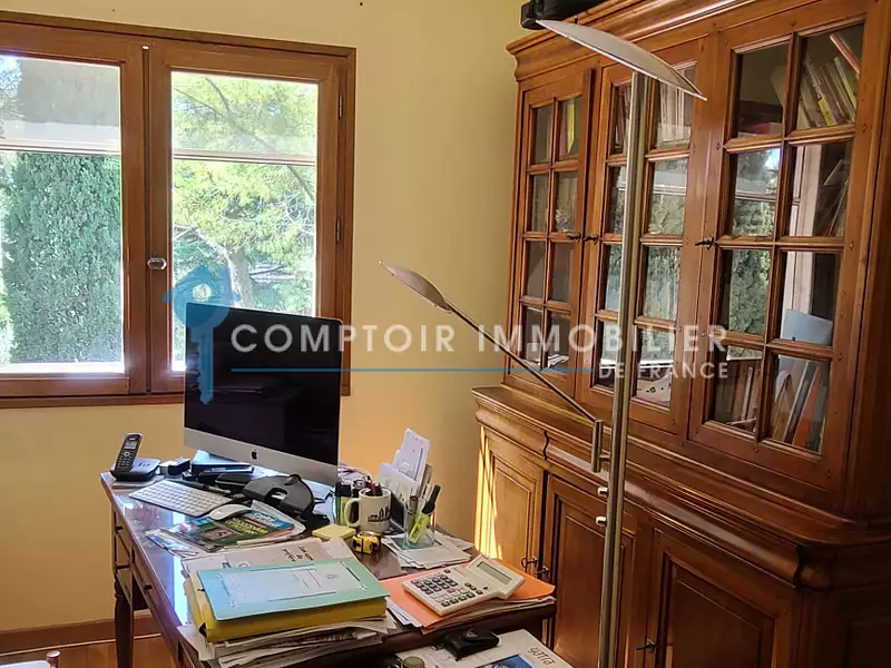 Maison, 261 m²