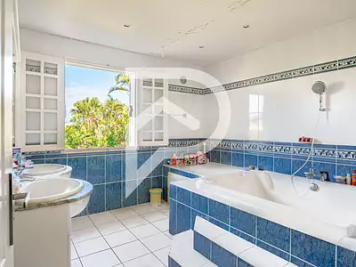 Maison, 225 m²