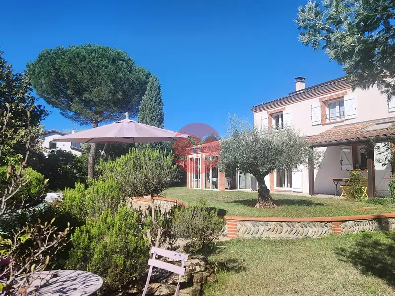 Maison, 166 m²
