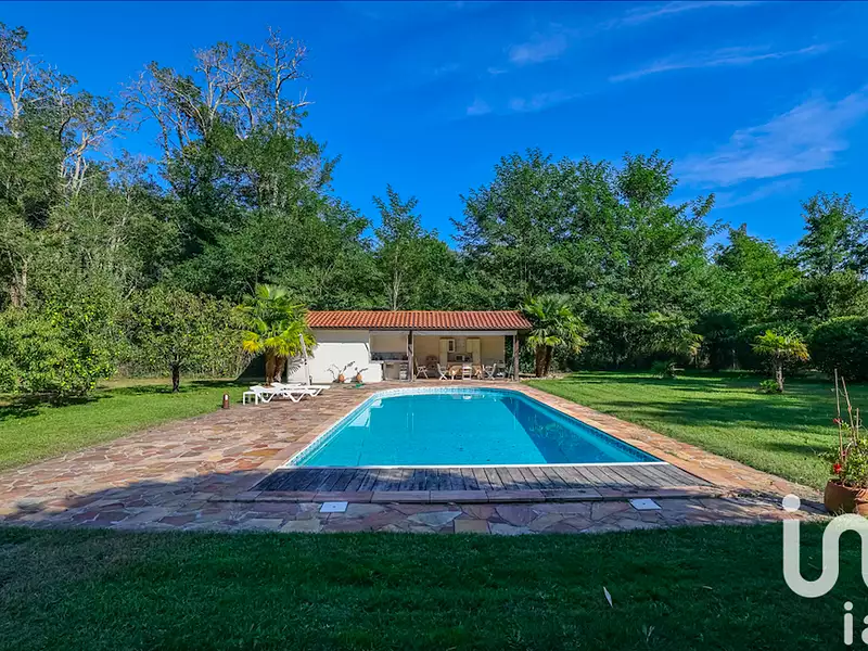 Maison, 305 m²