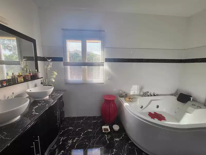 Maison, 210 m²