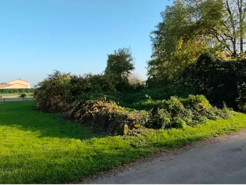 Terrain, 676 m²