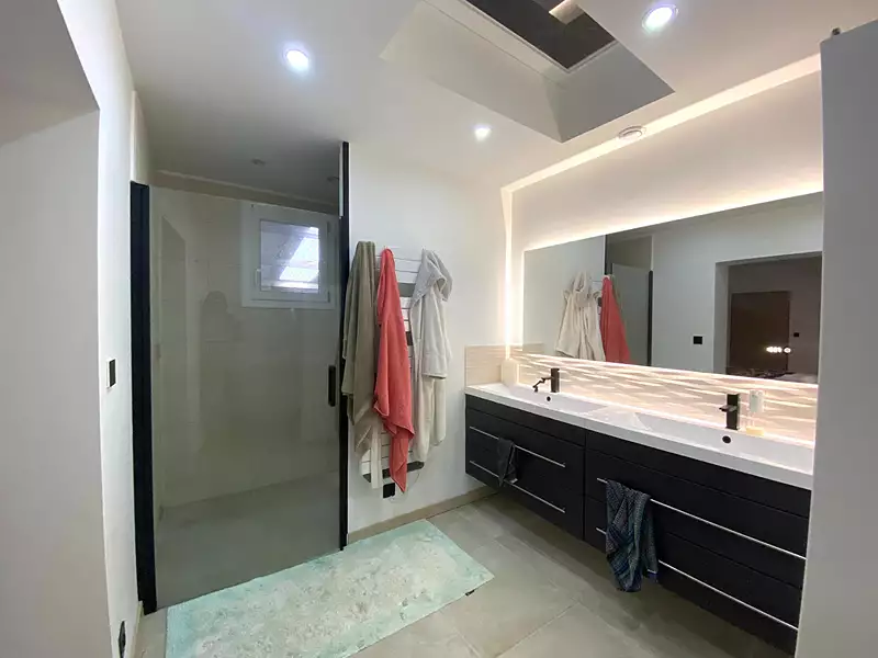 Maison, 681,61 m²