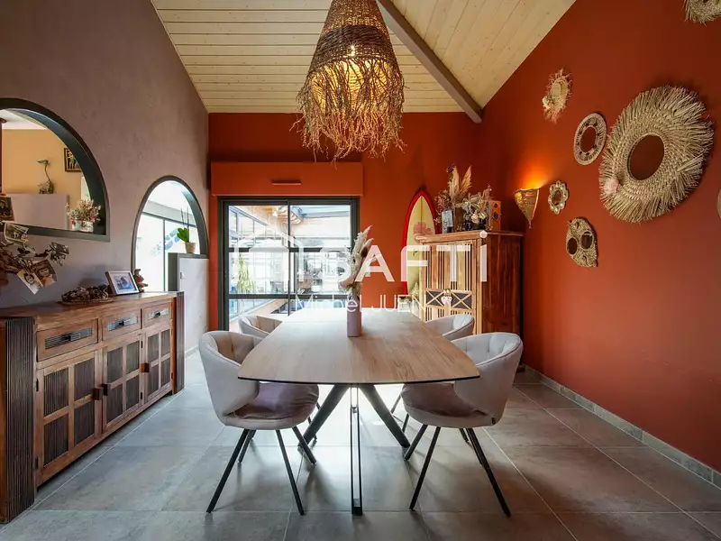 Maison, 225 m²