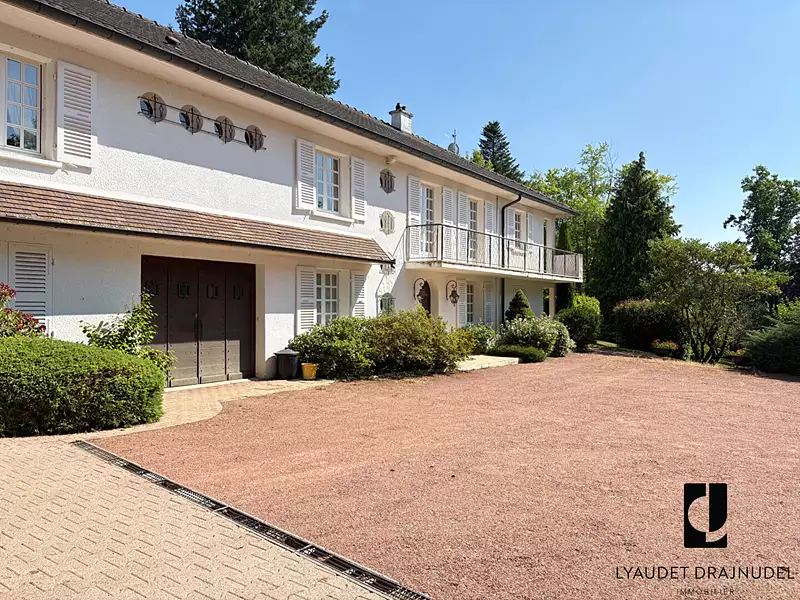 Maison, 244 m²