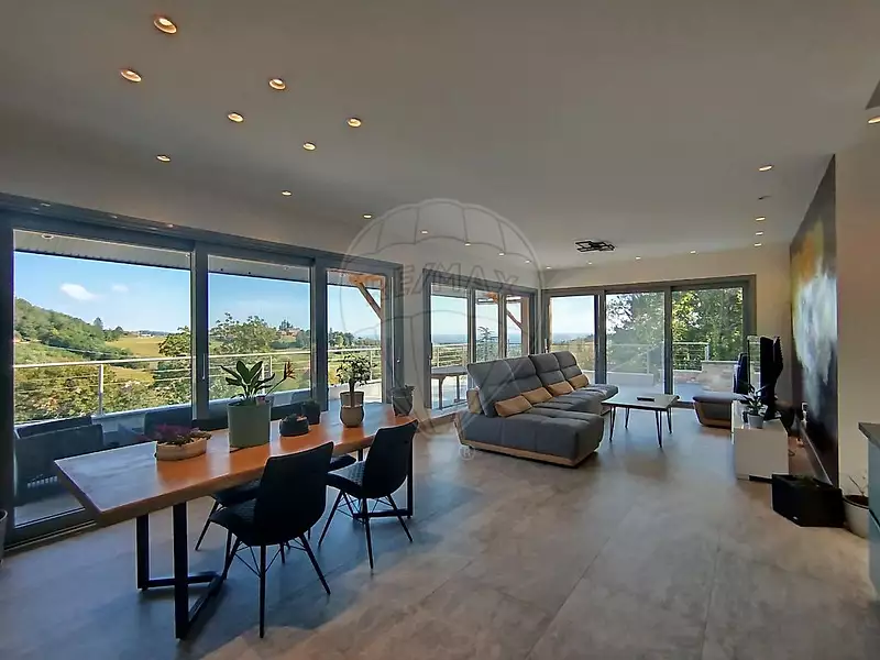 Maison, 225 m²