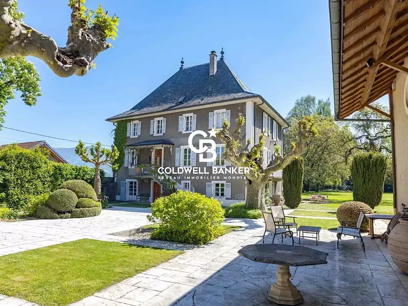 Maison, 950 m²