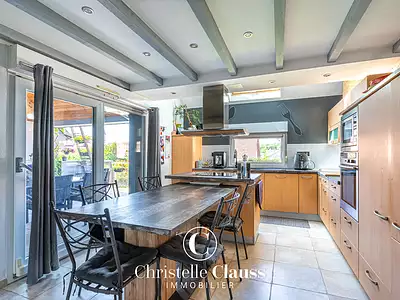 Maison, 245 m²