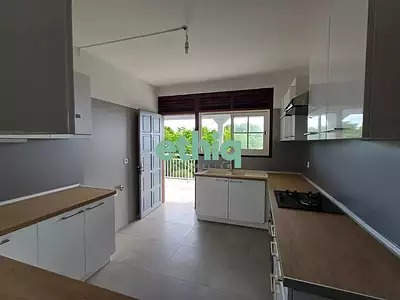 Maison, 225 m²