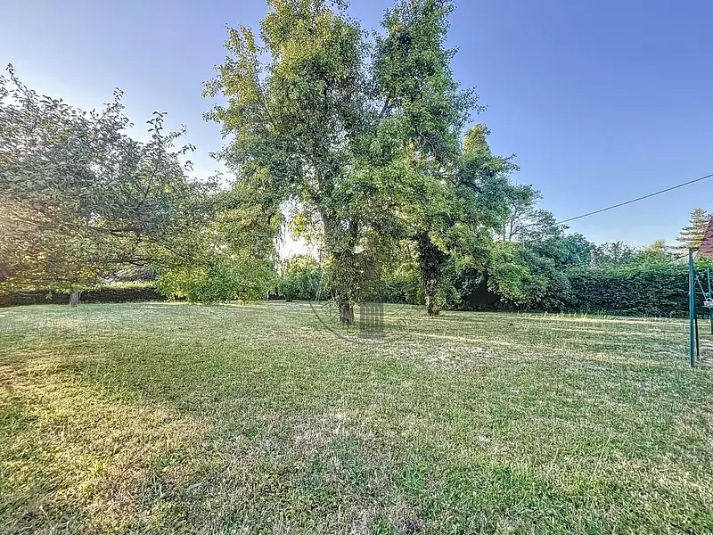 Terrain, 834 m²