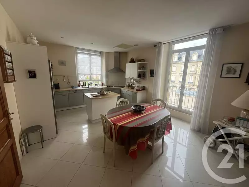 Appartement, 240 m²