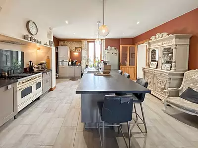 Maison, 885 m²