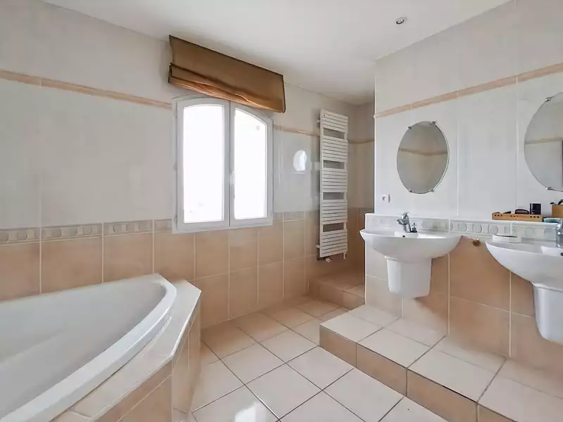 Maison, 226 m²