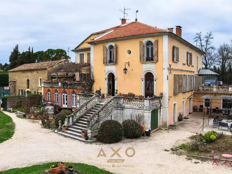 Maison, 1 020 m²
