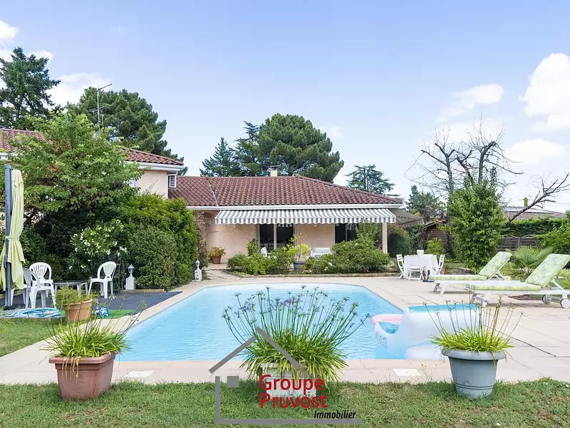 Maison, 240 m²