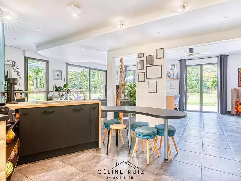 Maison, 275 m²