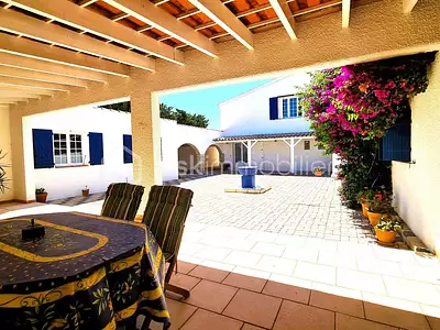 Maison, 248 m²