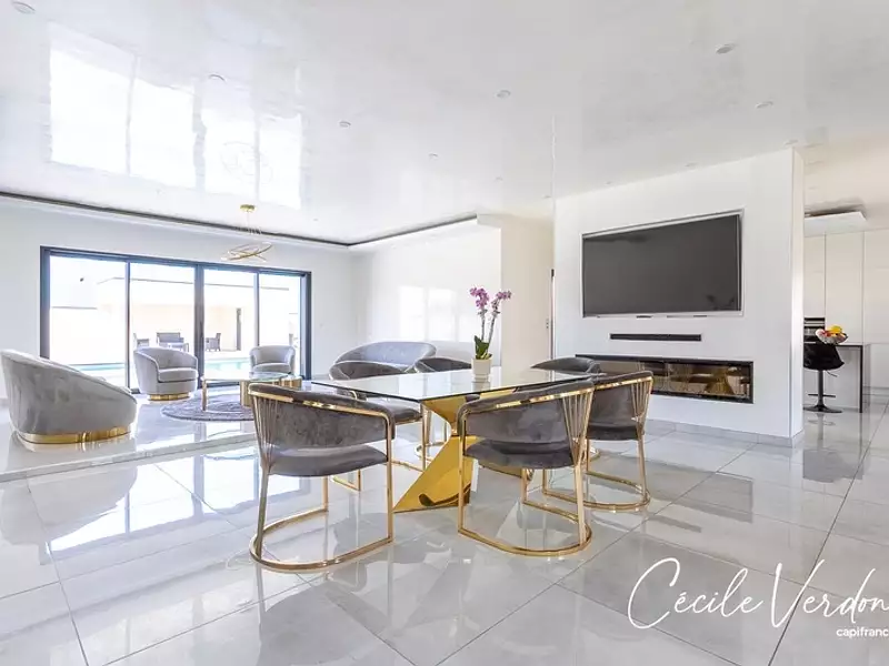 Maison, 281 m²