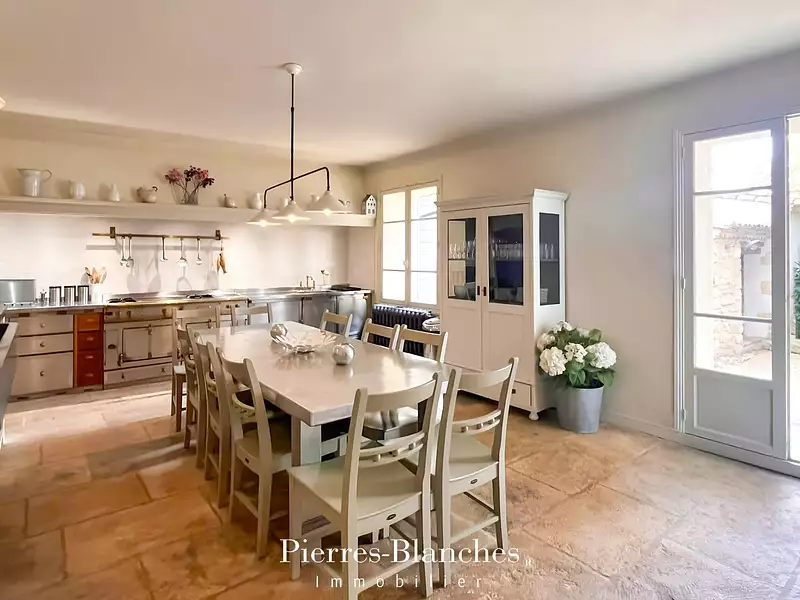Maison, 540 m²